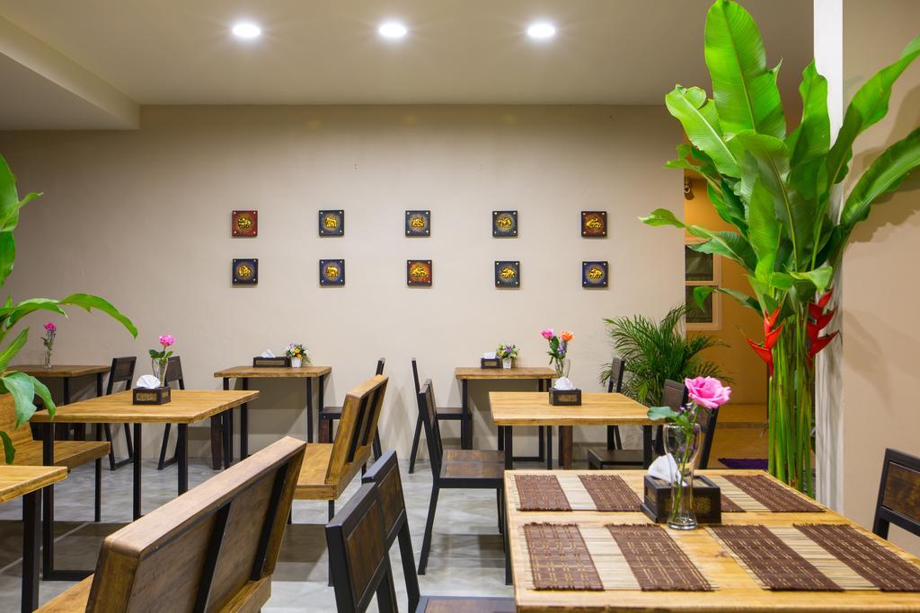 Chiang Mai Waroros Boutique Hotel Exteriör bild