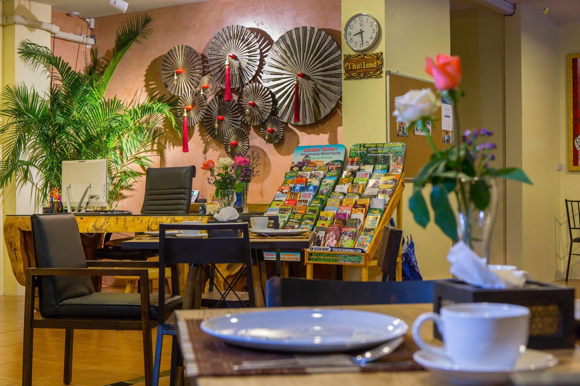 Chiang Mai Waroros Boutique Hotel Exteriör bild